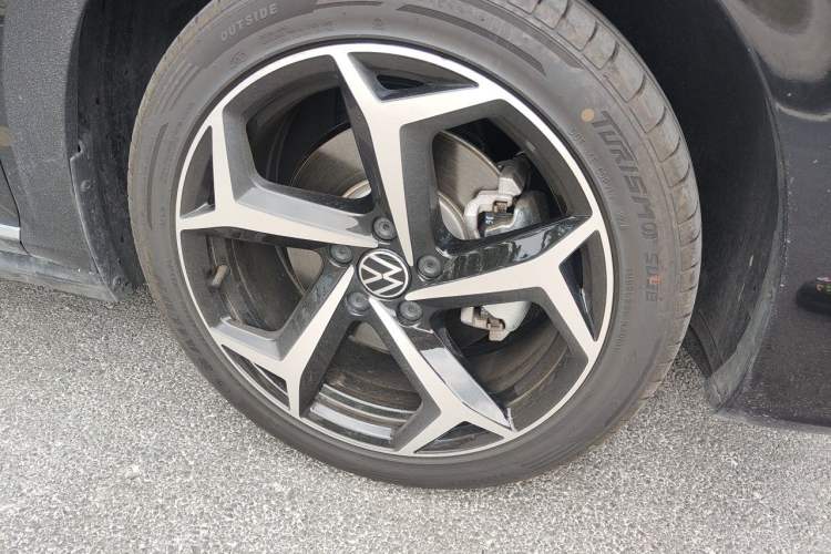 Used Volkswagen Passat 2026 Model, Outstanding 330TSI Xingkong Elite Edition Right Front Wheel Hub