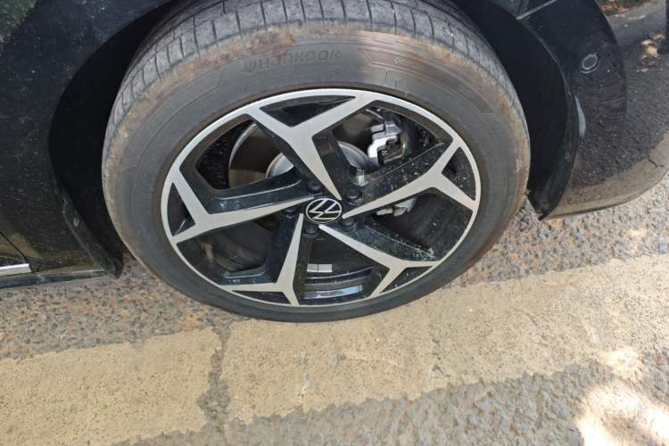 Used Volkswagen Passat 2026 Model, Outstanding 380TSI Xingkong Longyao Edition Right Front Wheel Hub
