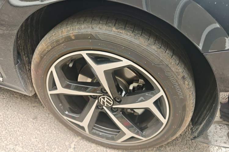 Used Volkswagen Passat 2026 Model, Outstanding 380TSI Xingkong Longteng Edition Right Front Wheel Hub