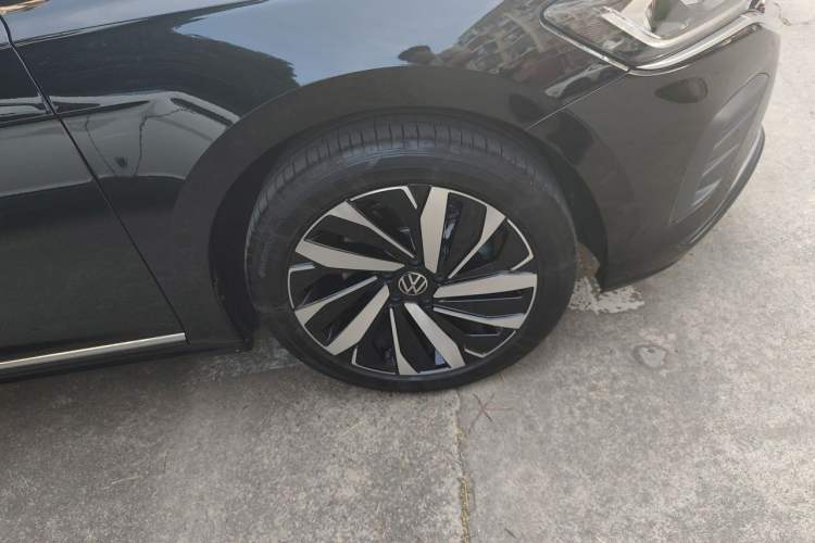 Used Volkswagen Passat 2026 Model, Outstanding 380TSI Longteng Edition Right Front Wheel Hub