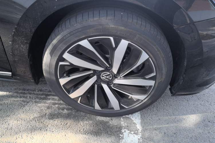 Used Volkswagen Passat 2026 Model, Outstanding 380TSI Longteng Edition Right Front Wheel Hub