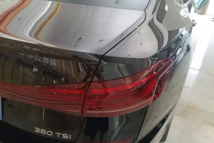 Used Volkswagen Passat 2026 Model, Outstanding 380TSI Xingkong Longteng Edition Right Rear Taillight