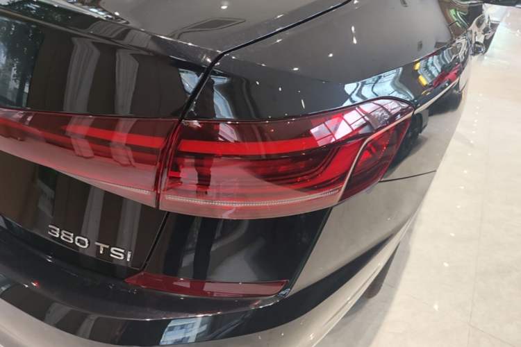 Used Volkswagen Passat 2026 Model, Outstanding 380TSI Xingkong Longteng Edition Right Rear Taillight