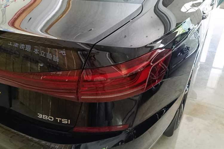 Used Volkswagen Passat 2026 Model, Outstanding 380TSI Xingkong Longteng Edition Right Rear Taillight