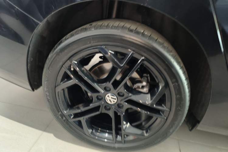 Used Volkswagen Passat 2026 Model, Pro 380TSI Xingkong Longzun Edition Right Rear Wheel Hub