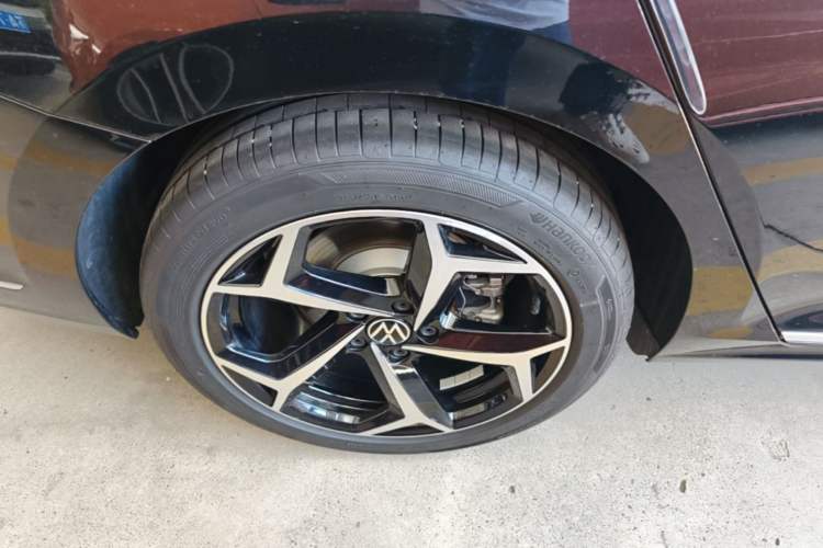 Used Volkswagen Passat 2026 Model, Outstanding 380TSI Xingkong Longteng Edition Right Rear Wheel Hub