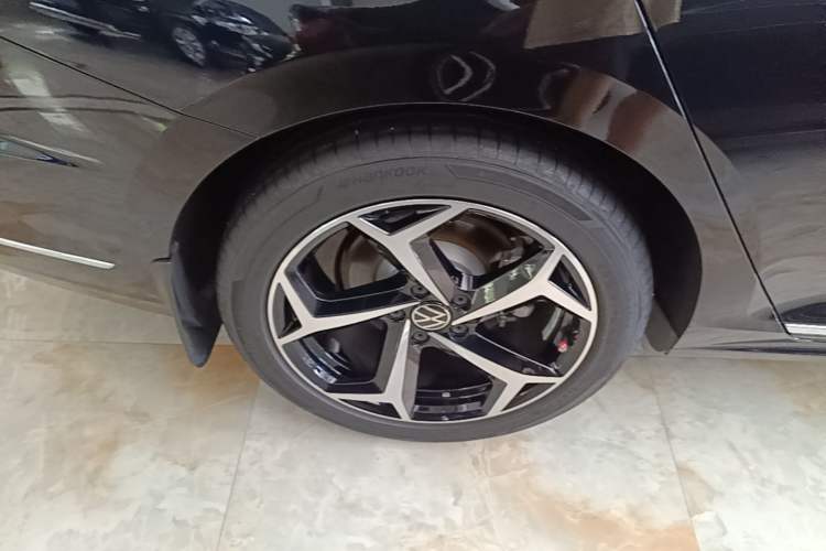 Used Volkswagen Passat 2026 Model, Outstanding 380TSI Xingkong Longteng Edition Right Rear Wheel Hub