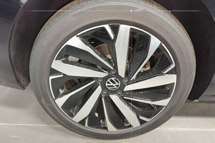 Used Volkswagen Passat 2026 Model, Outstanding 380TSI Longteng Edition Right Rear Wheel Hub