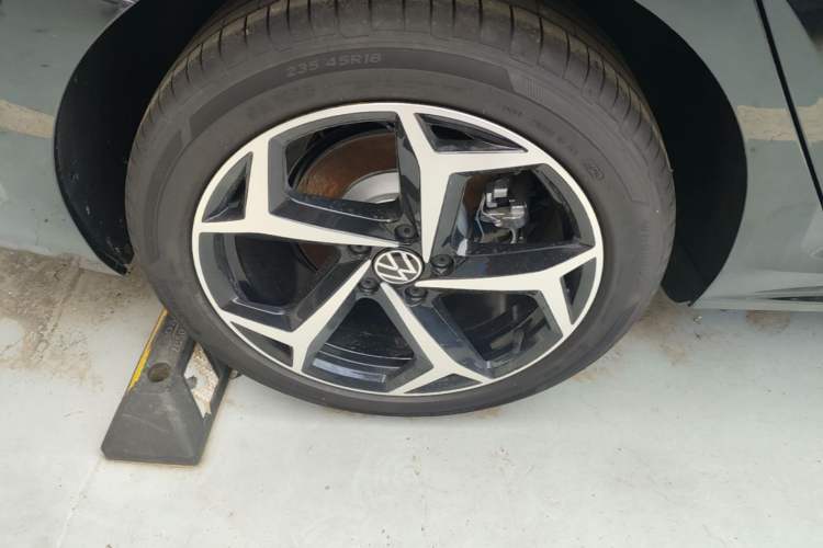 Used Volkswagen Passat 2026 Model, Outstanding 380TSI Xingkong Longteng Edition Right Rear Wheel Hub