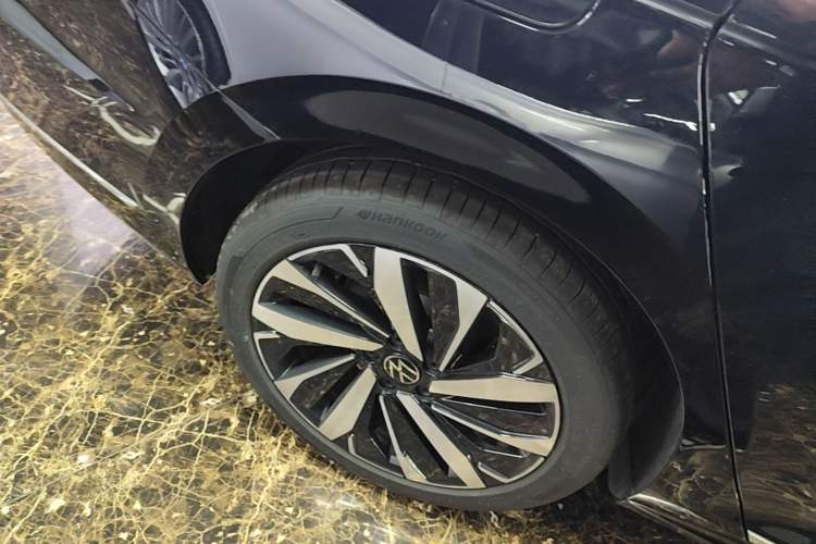 Used Volkswagen Passat 2026 Model, Outstanding 330TSI Elite Edition Right Rear Wheel Hub