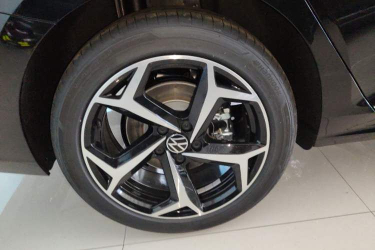 Used Volkswagen Passat 2026 Model, Outstanding 380TSI Xingkong Longteng Edition Right Rear Wheel Hub