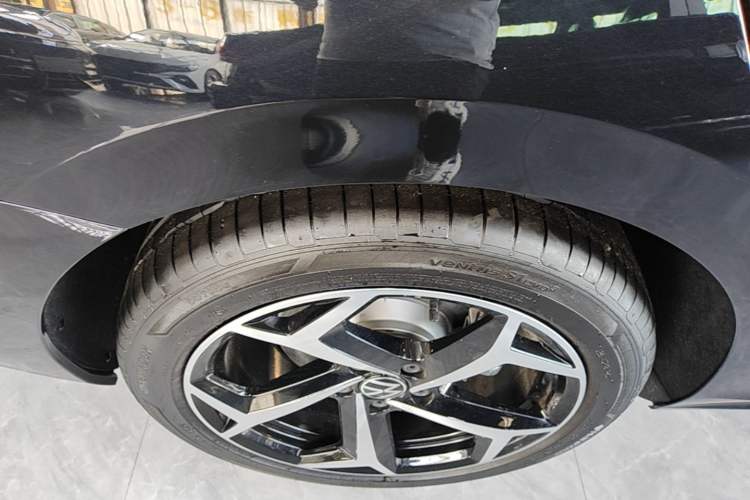 Used Volkswagen Passat 2026 Model, Outstanding 380TSI Xingkong Longteng Edition Right Rear Wheel Hub