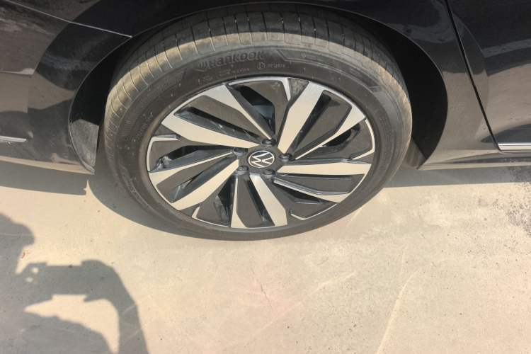 Used Volkswagen Passat 2026 Model, Outstanding 380TSI Longteng Edition Right Rear Wheel Hub