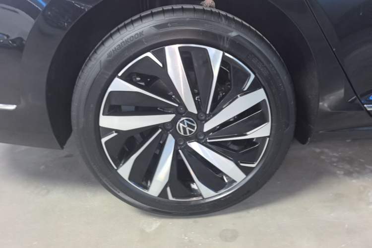 Used Volkswagen Passat 2026 Model, Outstanding 380TSI Longyao Edition Right Rear Wheel Hub