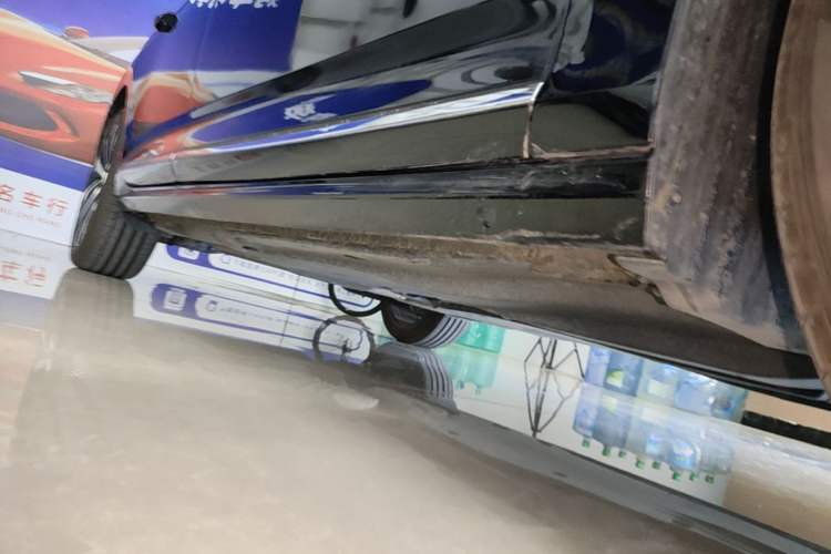 Used Volkswagen Passat 2026 Model, Outstanding 380TSI Longteng Edition Right Side Sill