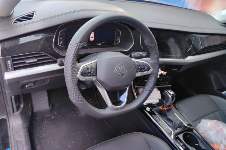 Used Volkswagen Passat 2026 Model, Outstanding 380TSI Xingkong Longteng Edition Steering Wheel