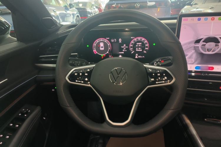 Used Volkswagen Passat 2026 Model, Pro 380TSI Xingkong Longzun Edition Steering Wheel