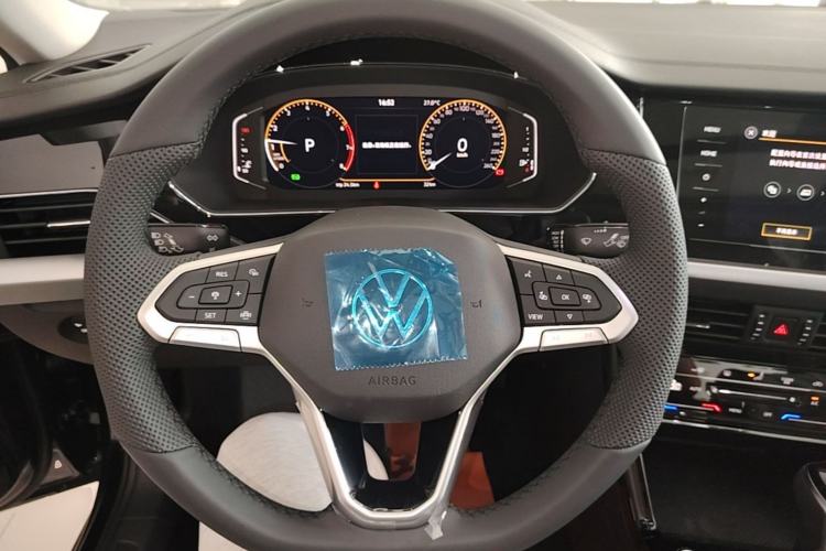 Used Volkswagen Passat 2026 Model, Outstanding 380TSI Longteng Edition Steering Wheel