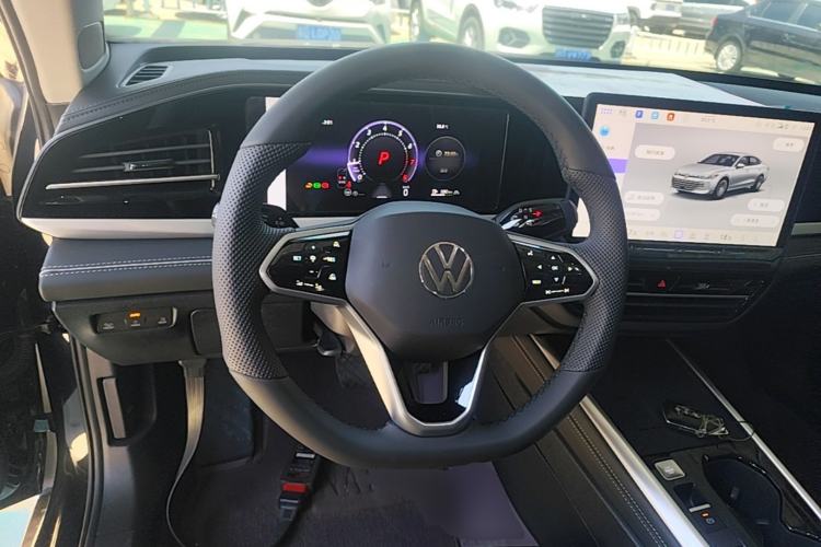 Used Volkswagen Passat 2026 Model, Pro 380TSI Xingkong Longyao Edition Steering Wheel