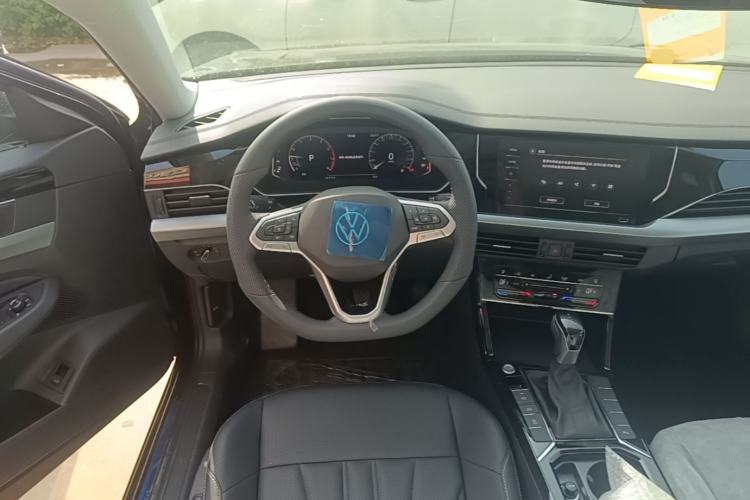 Used Volkswagen Passat 2026 Model, Outstanding 380TSI Xingkong Longteng Edition Steering Wheel