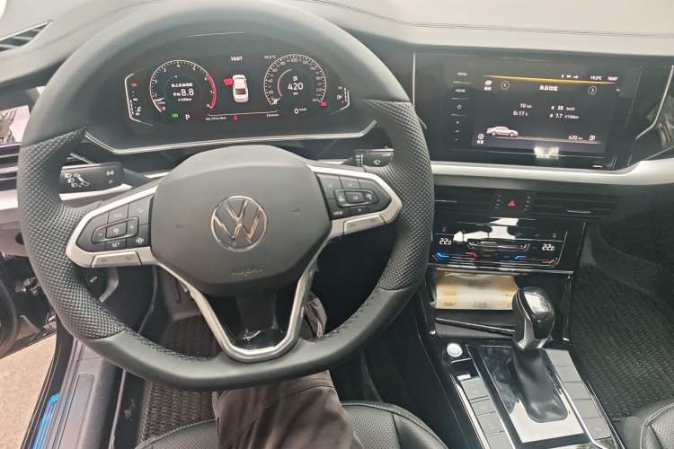 Used Volkswagen Passat 2026 Model, Outstanding 380TSI Xingkong Longteng Edition Steering Wheel