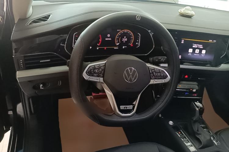 Used Volkswagen Passat 2026 Model, Outstanding 380TSI Xingkong Longteng Edition Steering Wheel