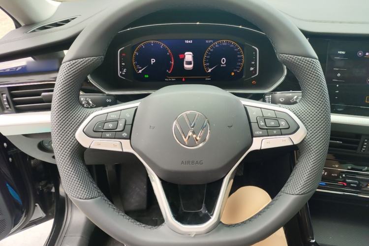 Used Volkswagen Passat 2026 Model, Outstanding 380TSI Xingkong Longteng Edition Steering Wheel