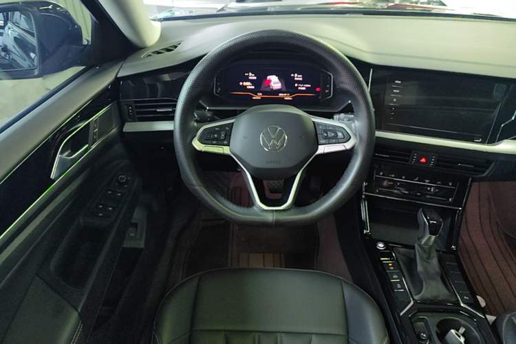 Used Volkswagen Passat 2026 Model, Outstanding 330TSI Elite Edition Steering Wheel