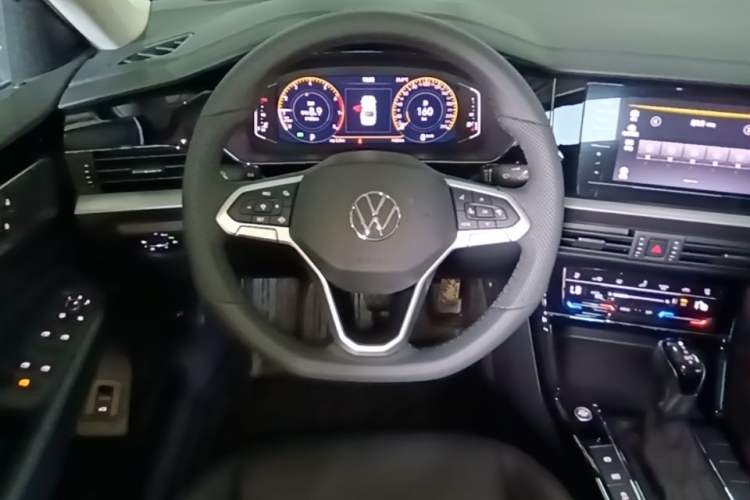 Used Volkswagen Passat 2026 Model, Outstanding 330TSI Elite Edition Steering Wheel