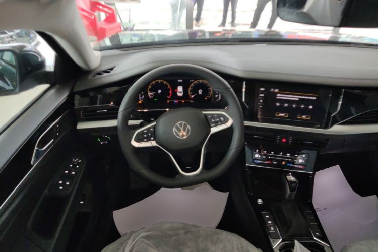 Used Volkswagen Passat 2026 Model, Outstanding 380TSI Xingkong Longteng Edition Steering Wheel
