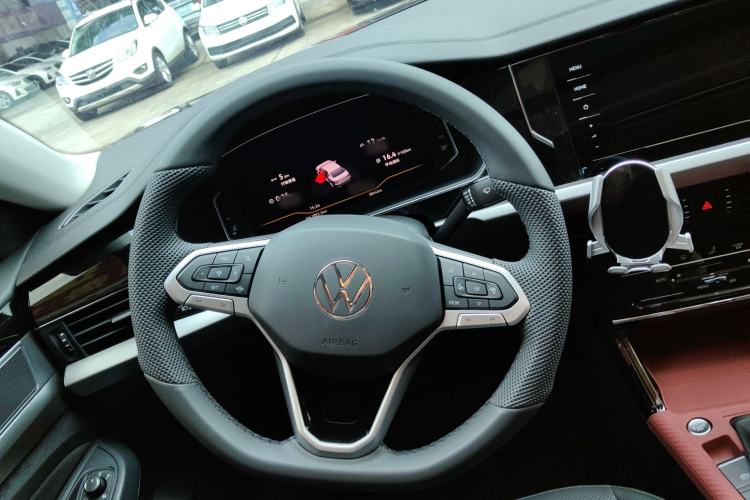 Used Volkswagen Passat 2026 Model, Outstanding 380TSI Xingkong Longteng Edition Steering Wheel