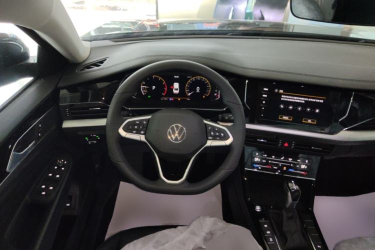 Used Volkswagen Passat 2026 Model, Outstanding 380TSI Xingkong Longteng Edition Steering Wheel
