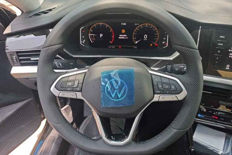 Used Volkswagen Passat 2026 Model, Outstanding 380TSI Xingkong Longteng Edition Steering Wheel