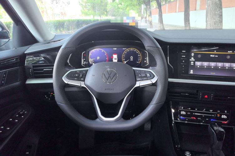 Used Volkswagen Passat 2026 Model, Outstanding 380TSI Longteng Edition Steering Wheel