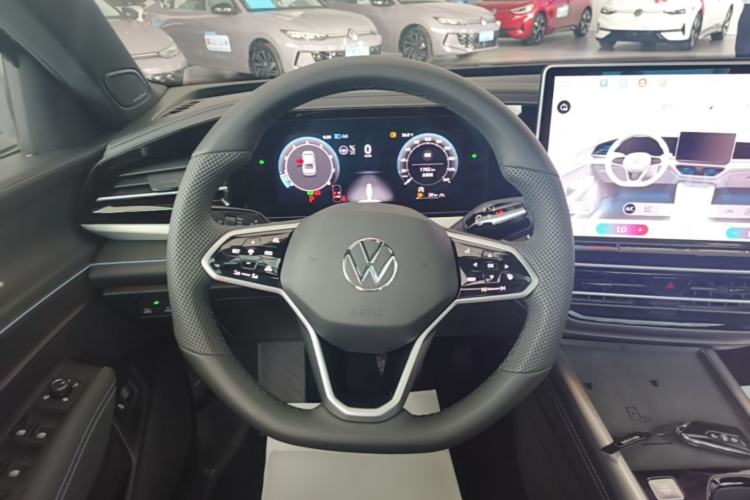 Used Volkswagen Passat 2026 Model, Pro 380TSI Xingkong Longzun Edition Steering Wheel