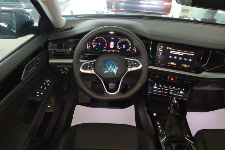 Used Volkswagen Passat 2026 Model, Outstanding 380TSI Xingkong Longteng Edition Steering Wheel