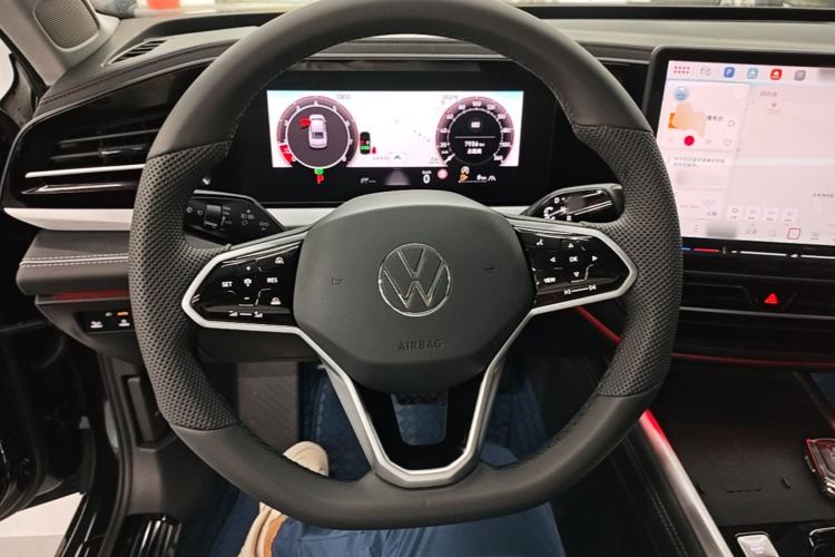 Used Volkswagen Passat 2026 Model, Pro 380TSI Xingkong Longyao Edition Steering Wheel