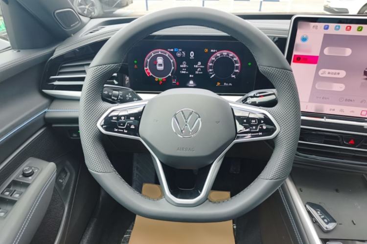 Used Volkswagen Passat 2026 Model, Pro 380TSI Xingkong Longzun Edition Steering Wheel