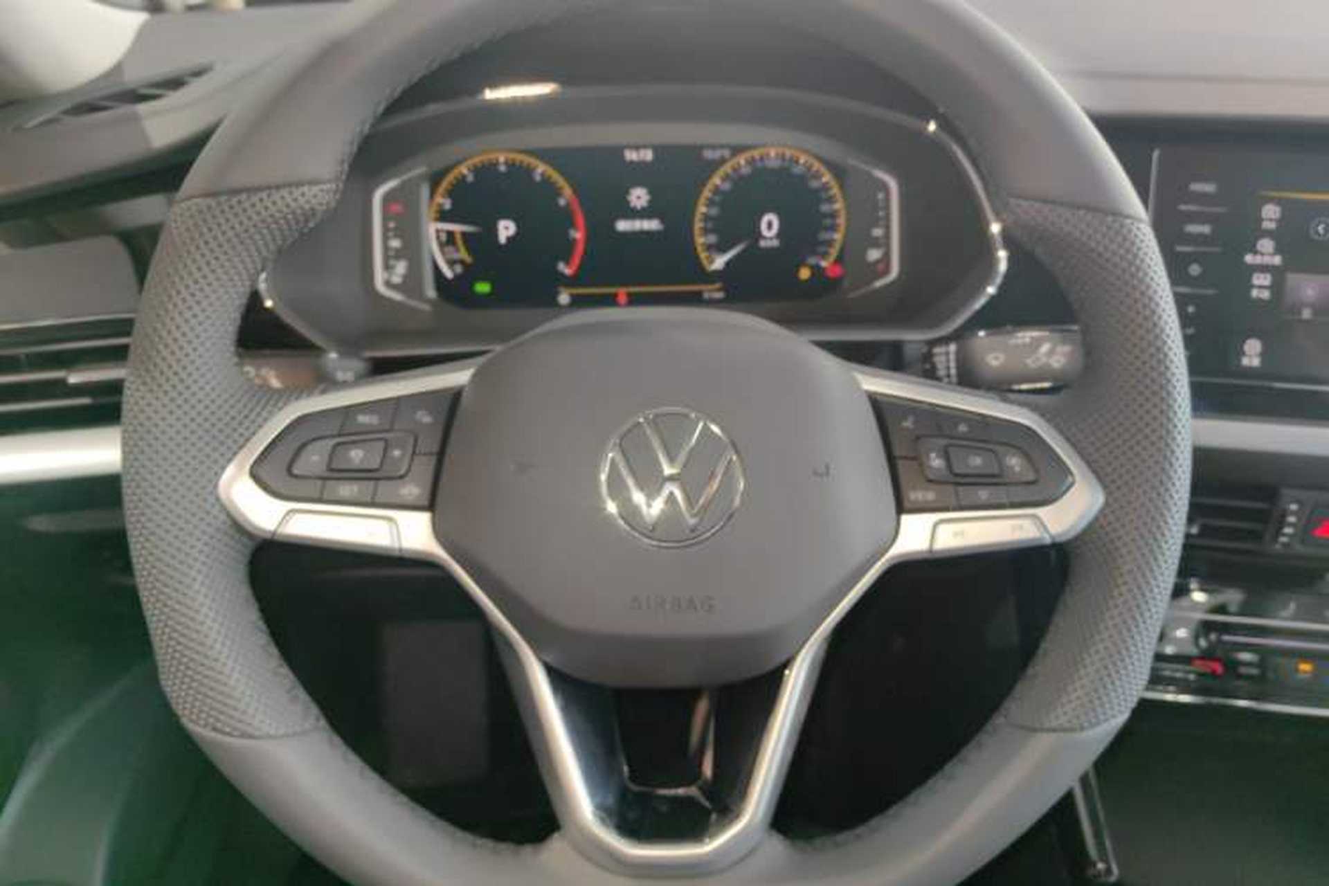 Used Volkswagen Passat 2026 Model, Outstanding 380TSI Xingkong Longteng Edition Steering Wheel