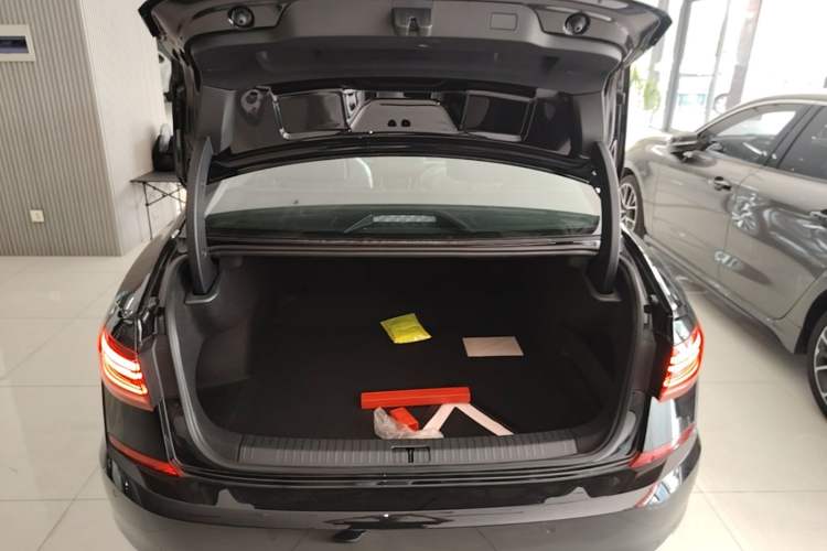 Used Volkswagen Passat 2026 Model, Outstanding 380TSI Longteng Edition Trunk