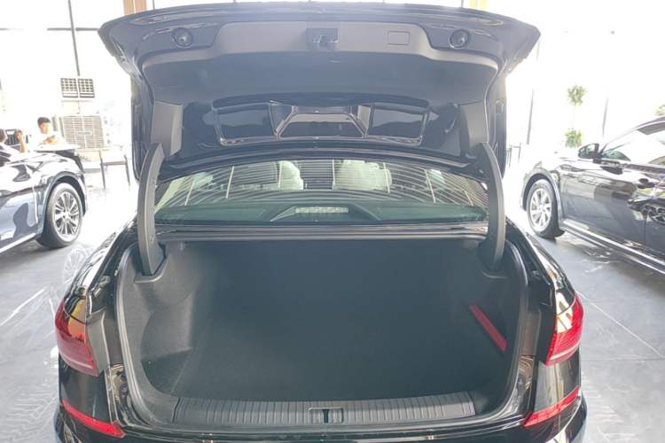Used Volkswagen Passat 2026 Model, Outstanding 380TSI Xingkong Longteng Edition Trunk