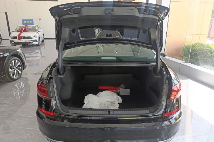 Used Volkswagen Passat 2026 Model, Outstanding 380TSI Xingkong Longteng Edition Trunk