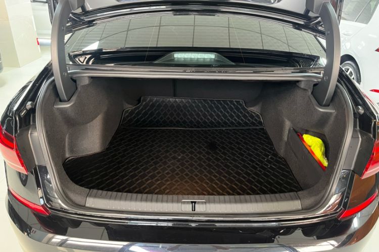 Used Volkswagen Passat 2026 Model, Outstanding 380TSI Xingkong Longteng Edition Trunk
