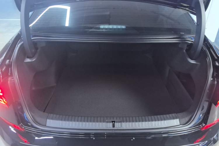 Used Volkswagen Passat 2026 Model, Outstanding 380TSI Longyao Edition Trunk