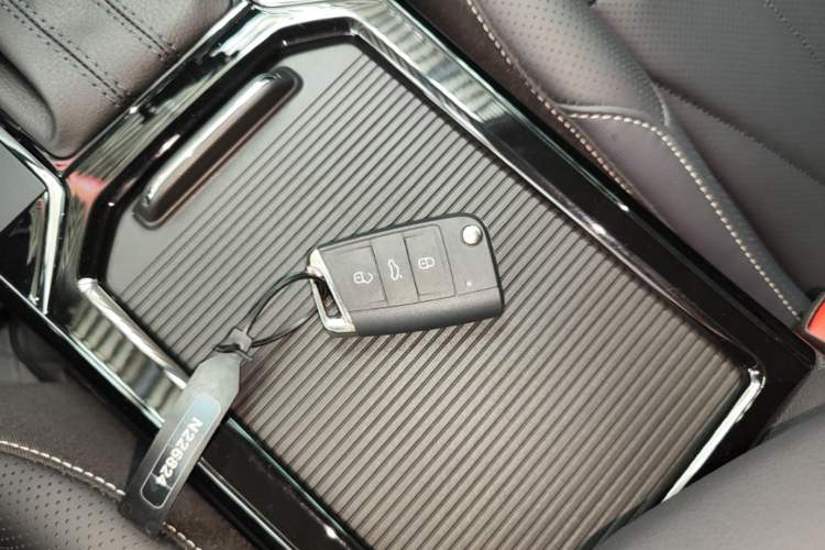 Used Volkswagen Passat 2026 Model, Outstanding 380TSI Xingkong Longteng Edition Vehicle Key