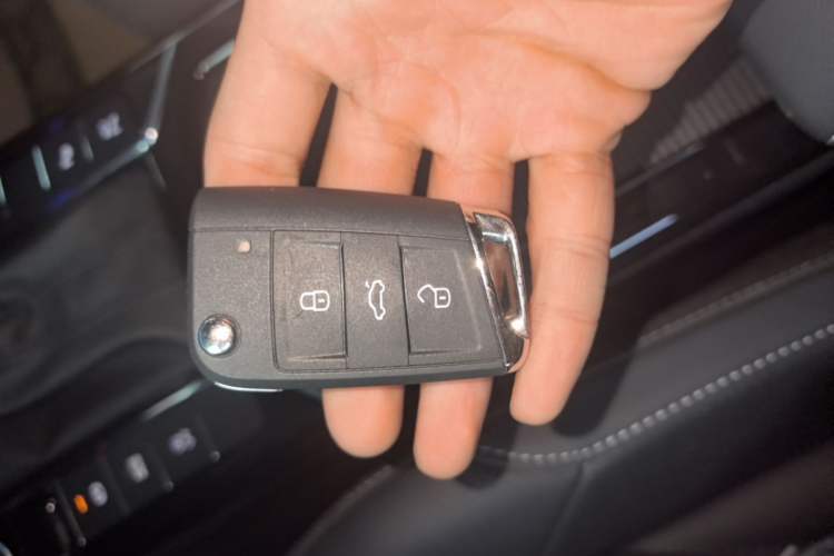Used Volkswagen Passat 2026 Model, Outstanding 380TSI Longyao Edition Vehicle Key
