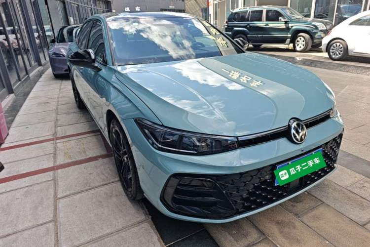 Used Volkswagen Passat 2026 Model, Pro 380TSI Xingkong Longzun Edition Front Right 45 Deg