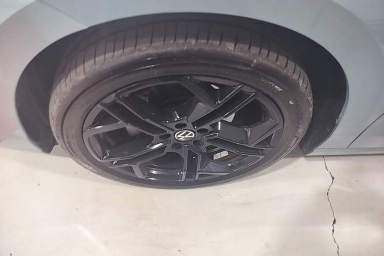 Used Volkswagen Passat 2026 Model, Pro 380TSI Xingkong Longzun Edition Left Front Wheel Hub