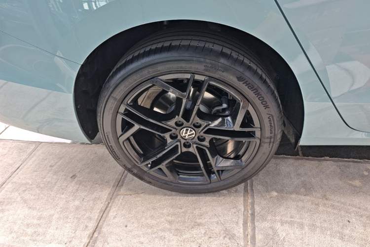 Used Volkswagen Passat 2026 Model, Pro 380TSI Xingkong Longzun Edition Right Rear Wheel Hub