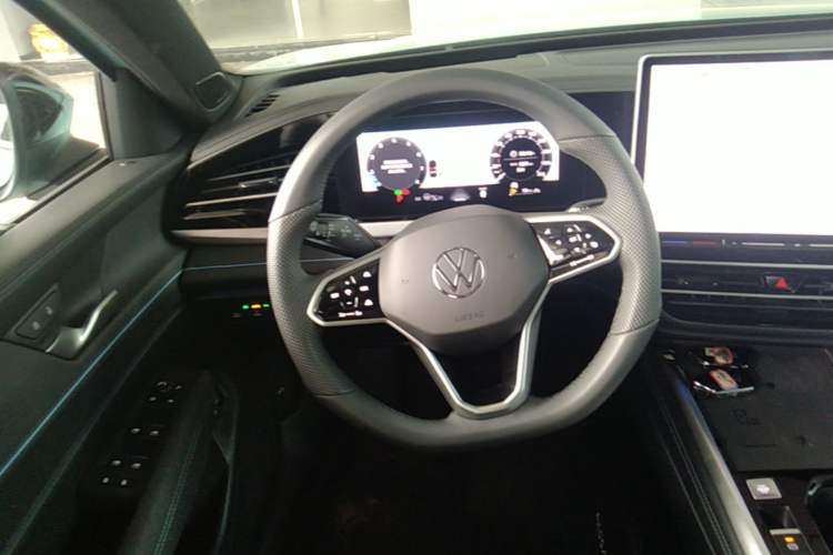 Used Volkswagen Passat 2026 Model, Pro 380TSI Xingkong Longzun Edition Steering Wheel